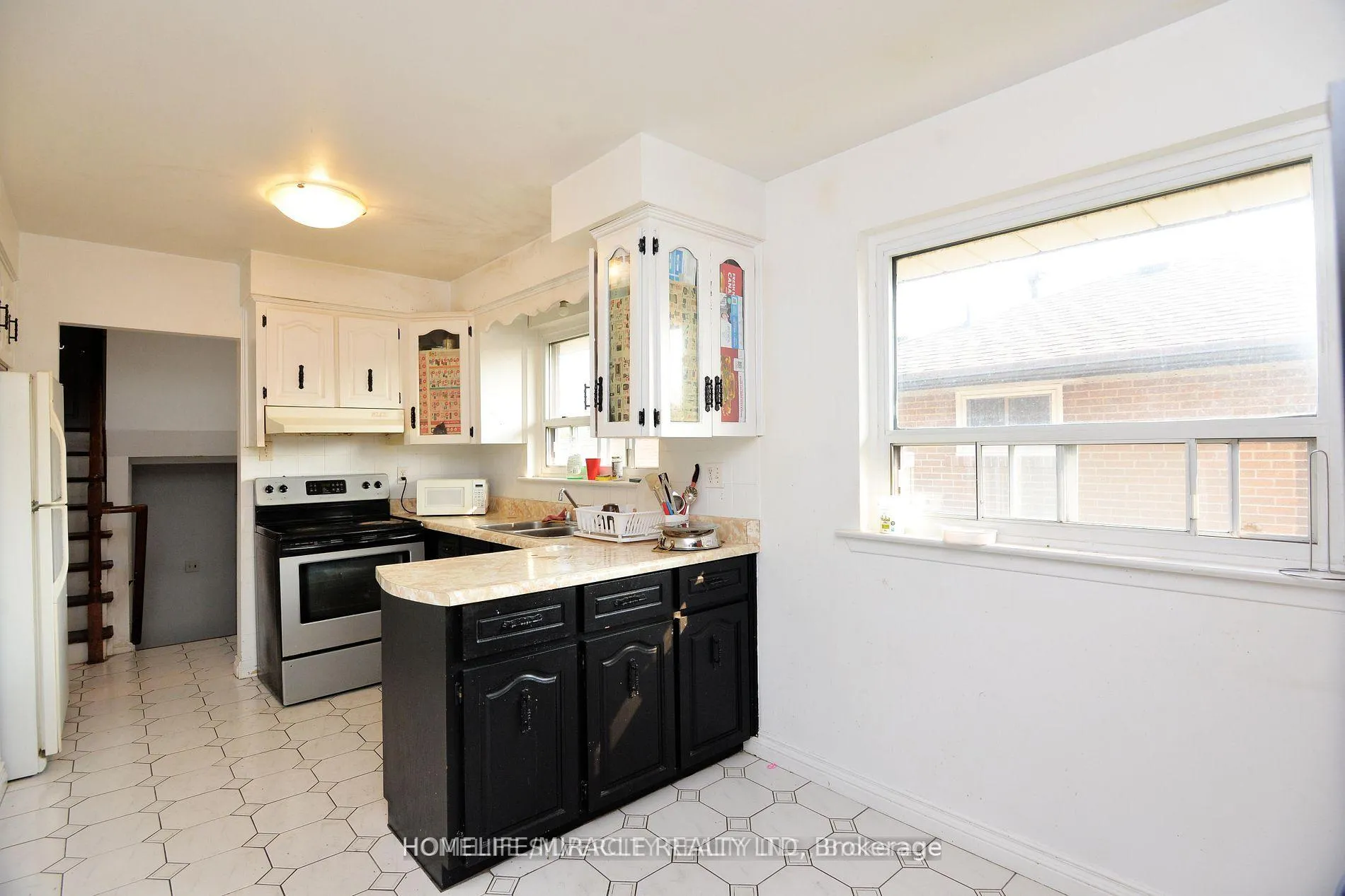 Photo 11 of 88 Ardglen Drive, Brampton, Bram East — HOMEH