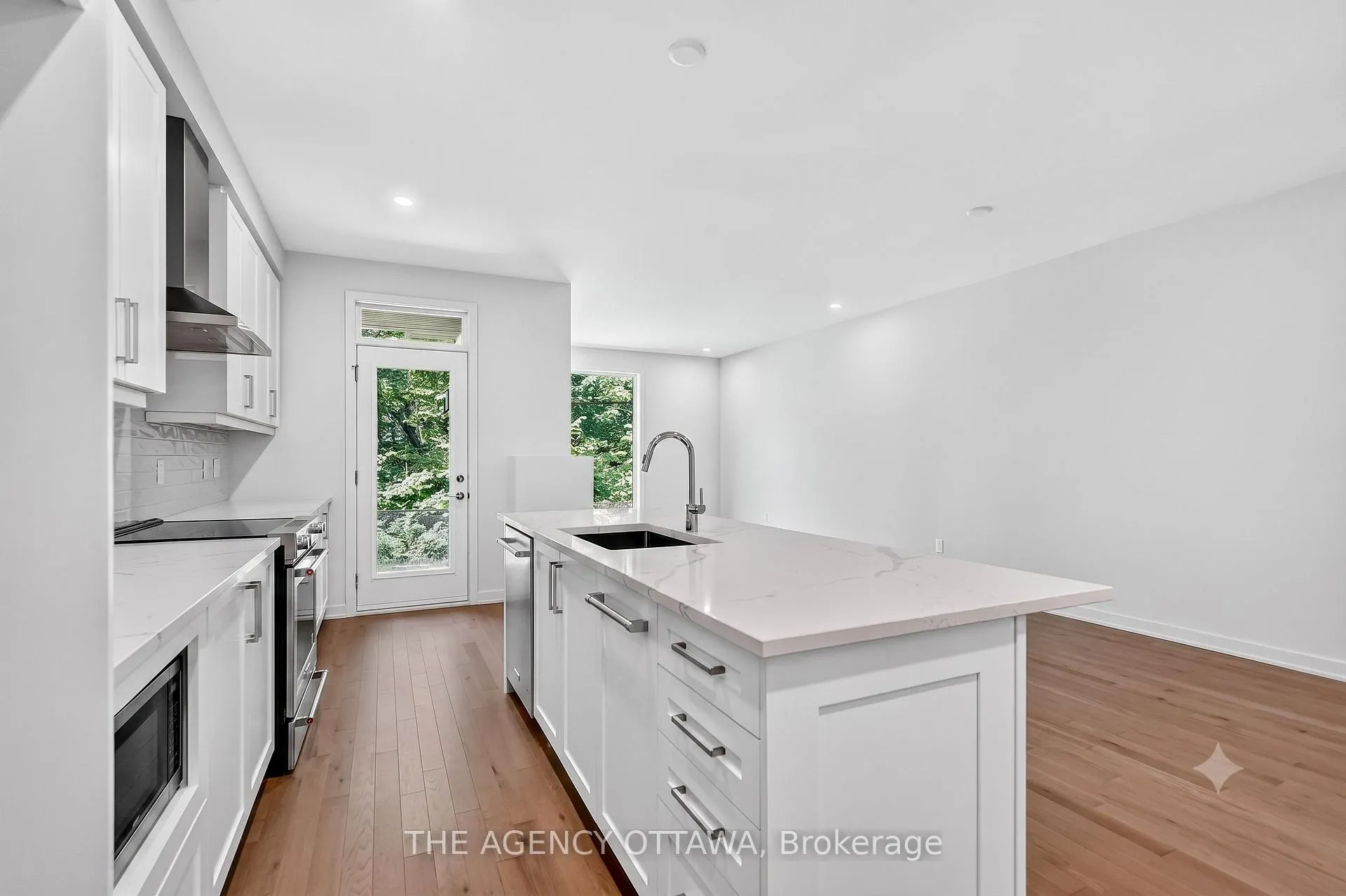 Photo 11 of 1005 Kitigan Grove, Ottawa, Kanata - Kanata Lakes/Heritage Hills — HOMEH