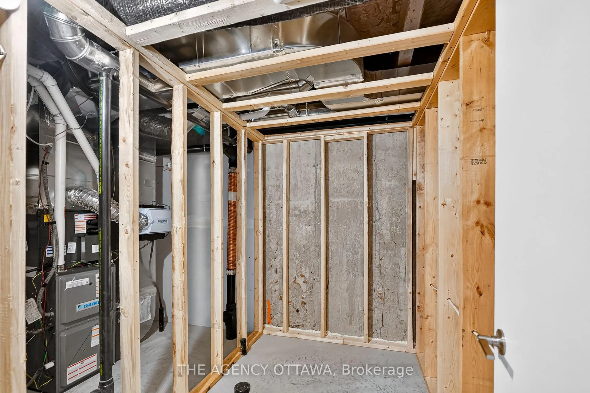 Photo 36 of 1005 Kitigan Grove, Ottawa, Kanata - Kanata Lakes/Heritage Hills — HOMEH