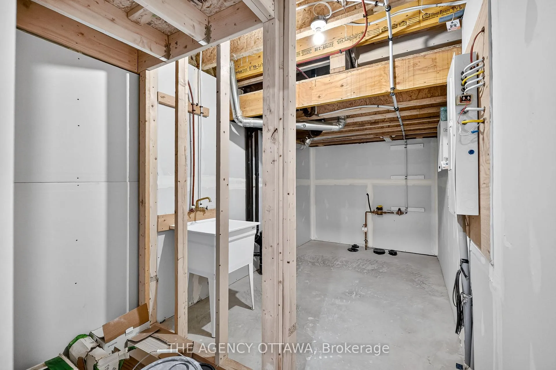 Photo 37 of 1005 Kitigan Grove, Ottawa, Kanata - Kanata Lakes/Heritage Hills — HOMEH