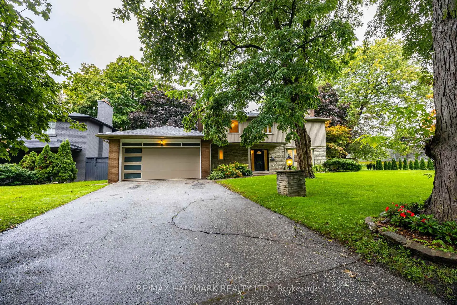 Photo 1 of 59 Sandringham Drive, Toronto, Bedford Park-Nortown — HOMEH