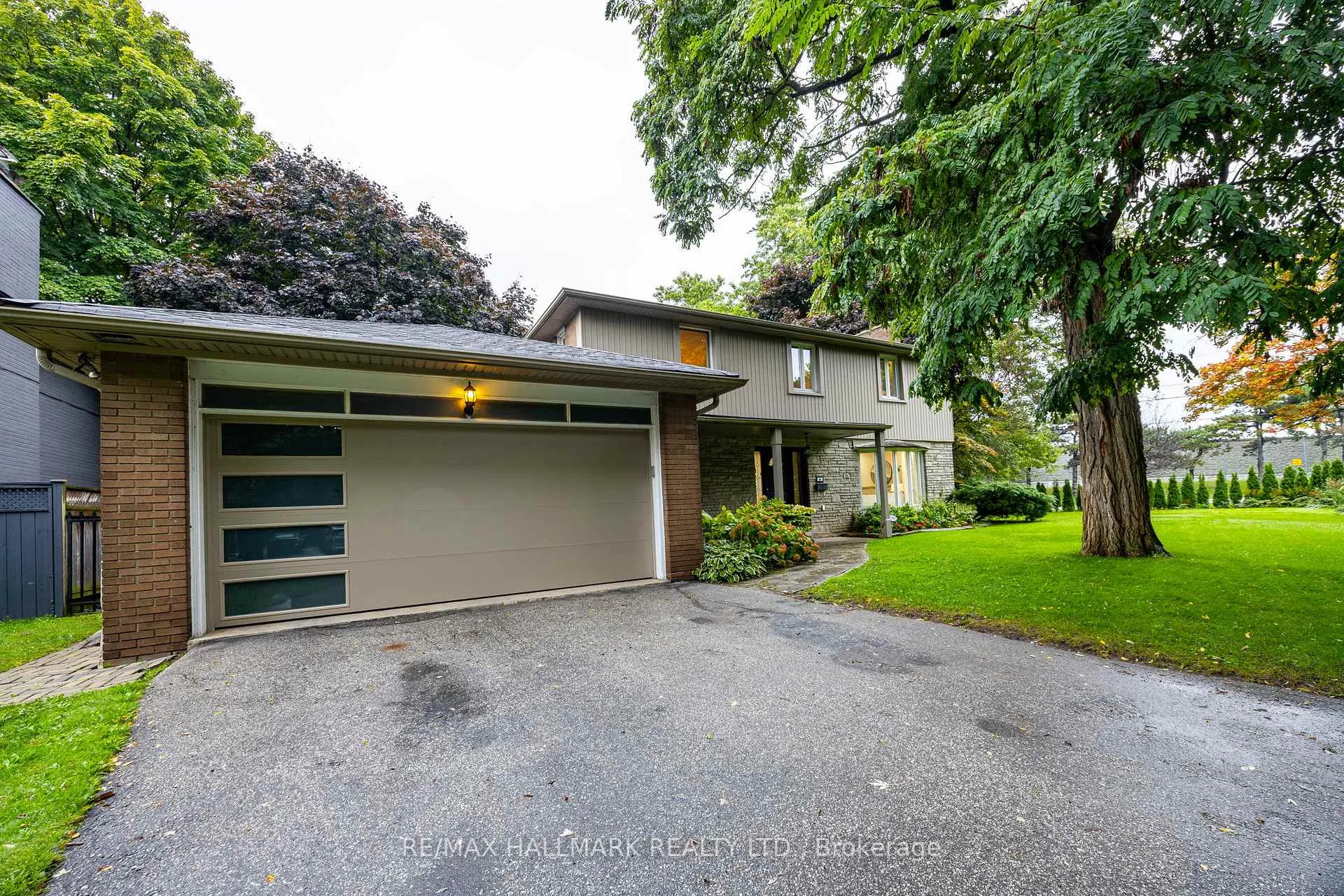 Photo 2 of 59 Sandringham Drive, Toronto, Bedford Park-Nortown — HOMEH