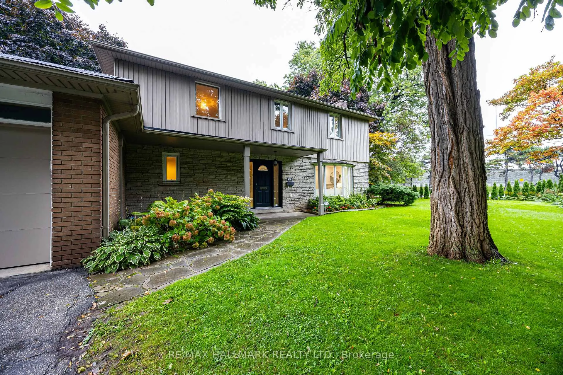 Photo 3 of 59 Sandringham Drive, Toronto, Bedford Park-Nortown — HOMEH