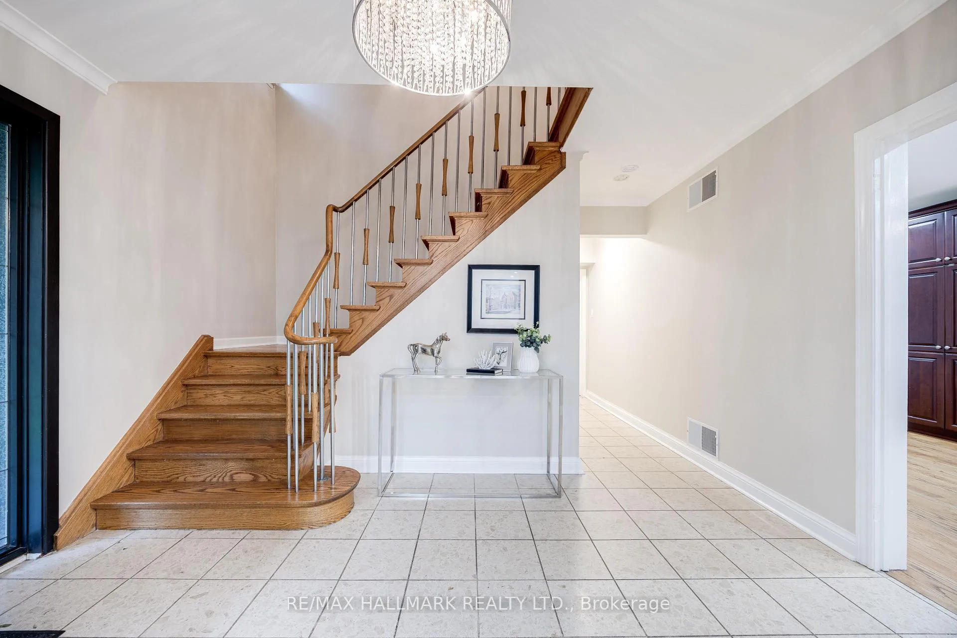 Photo 5 of 59 Sandringham Drive, Toronto, Bedford Park-Nortown — HOMEH