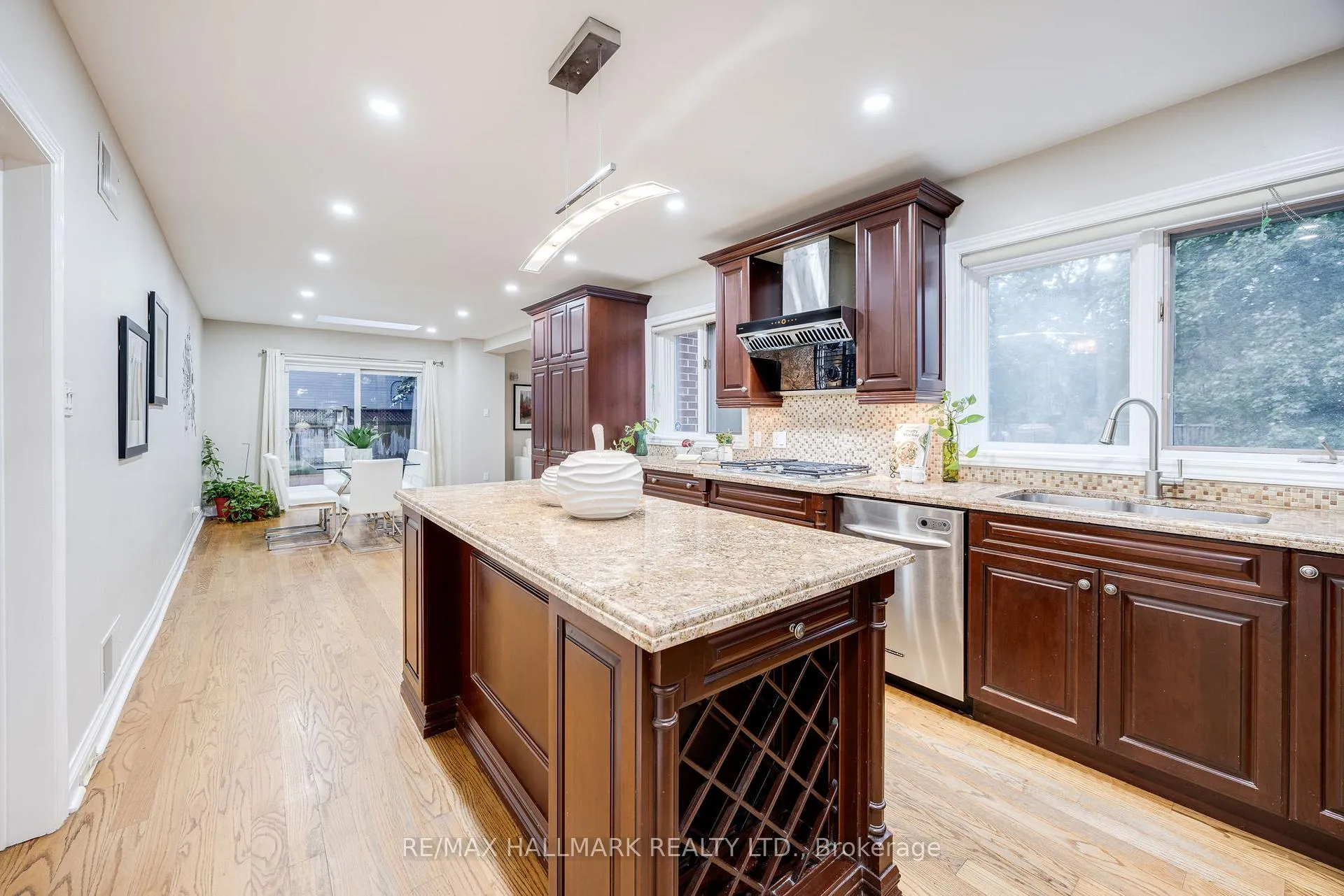 Photo 11 of 59 Sandringham Drive, Toronto, Bedford Park-Nortown — HOMEH