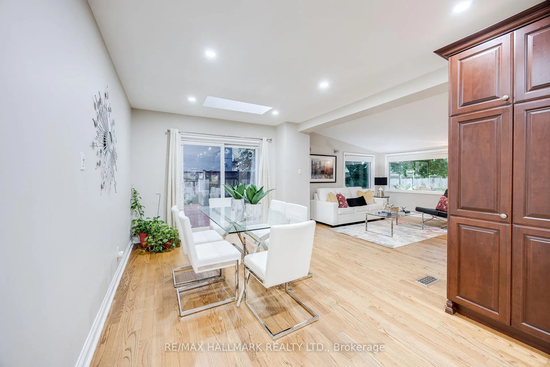 Photo 14 of 59 Sandringham Drive, Toronto, Bedford Park-Nortown — HOMEH