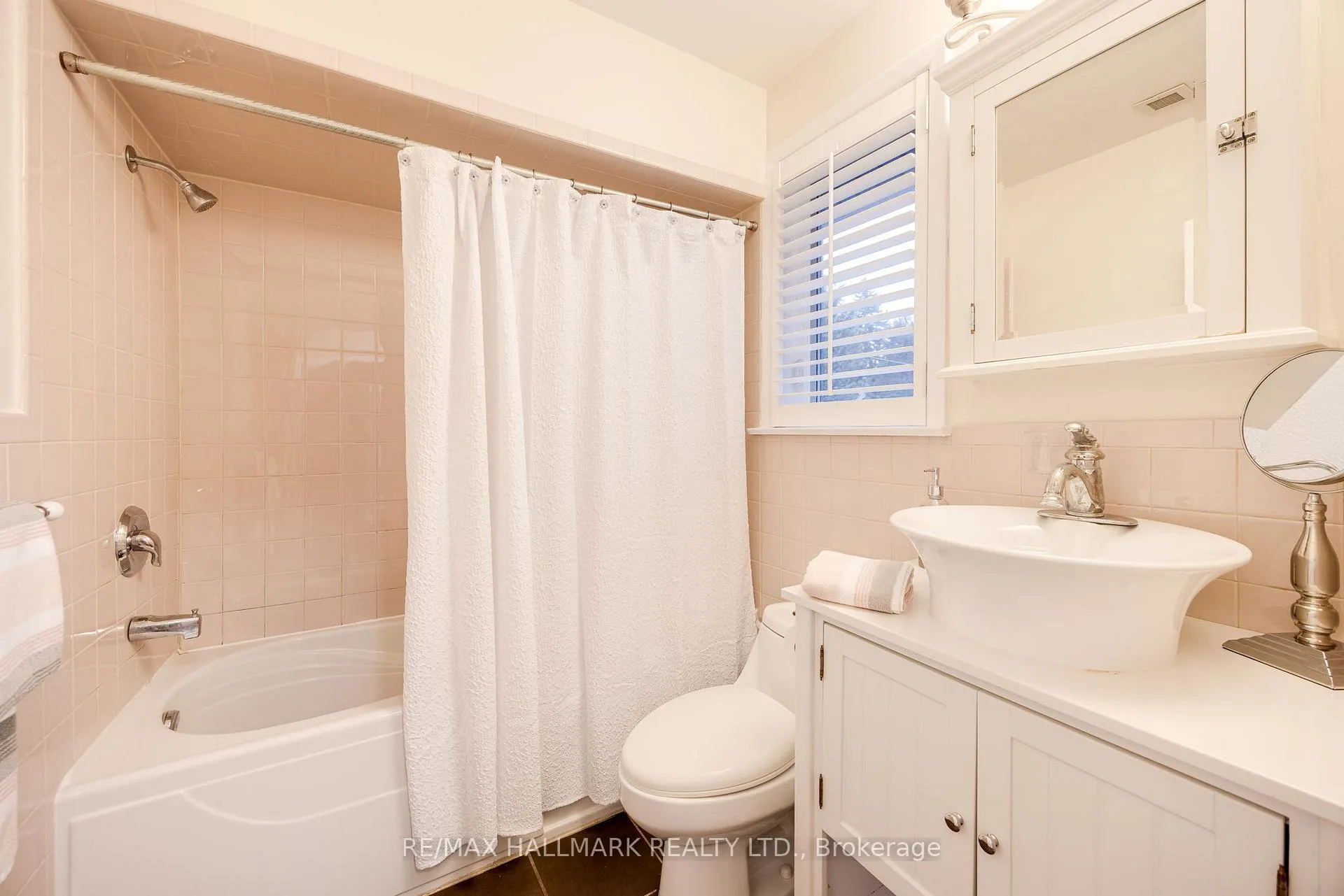 Photo 23 of 59 Sandringham Drive, Toronto, Bedford Park-Nortown — HOMEH