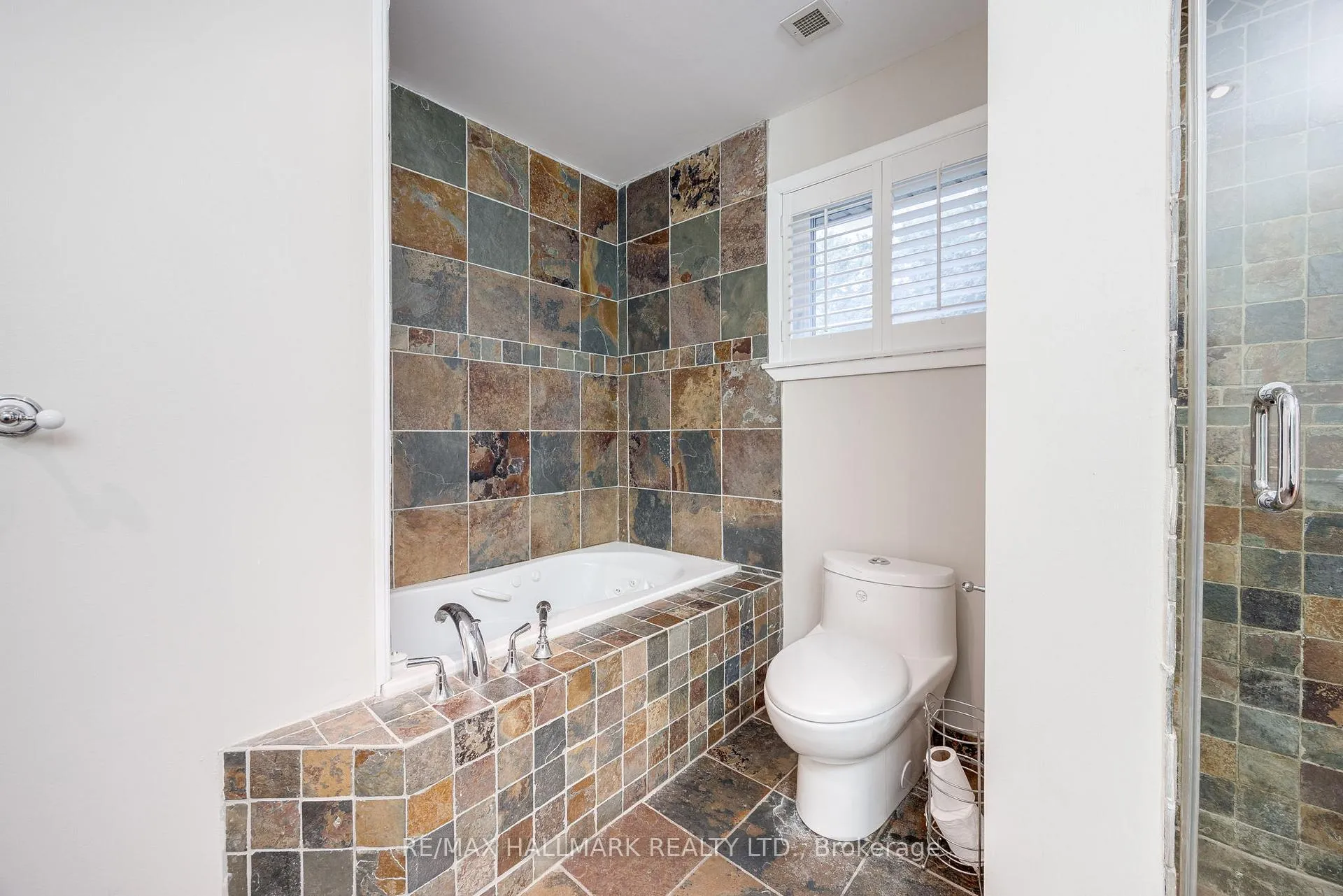 Photo 30 of 59 Sandringham Drive, Toronto, Bedford Park-Nortown — HOMEH