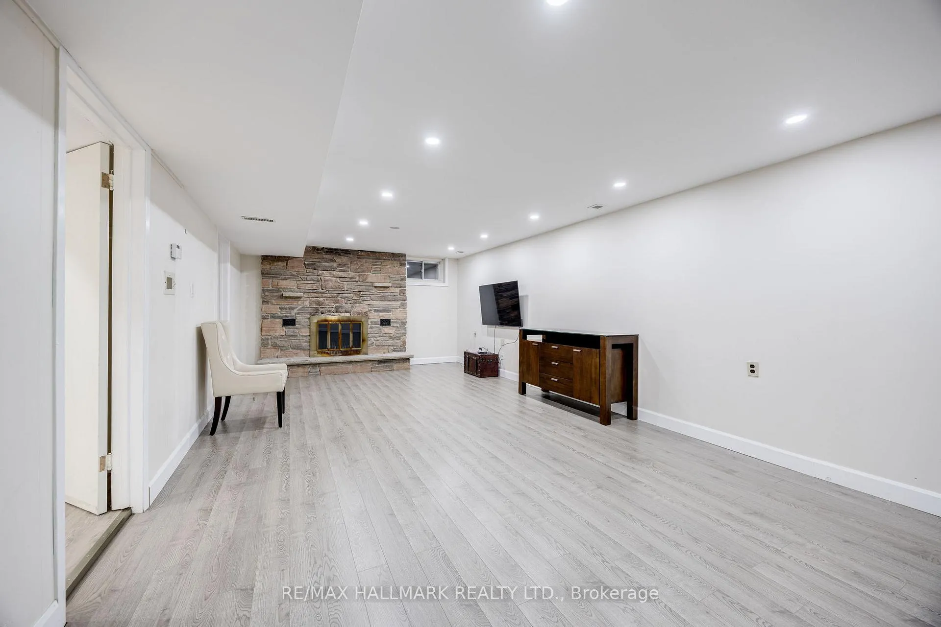 Photo 31 of 59 Sandringham Drive, Toronto, Bedford Park-Nortown — HOMEH