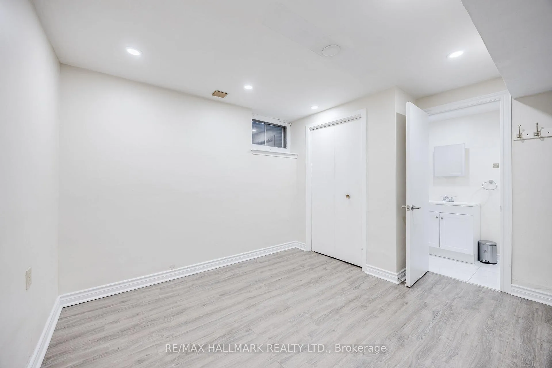 Photo 32 of 59 Sandringham Drive, Toronto, Bedford Park-Nortown — HOMEH