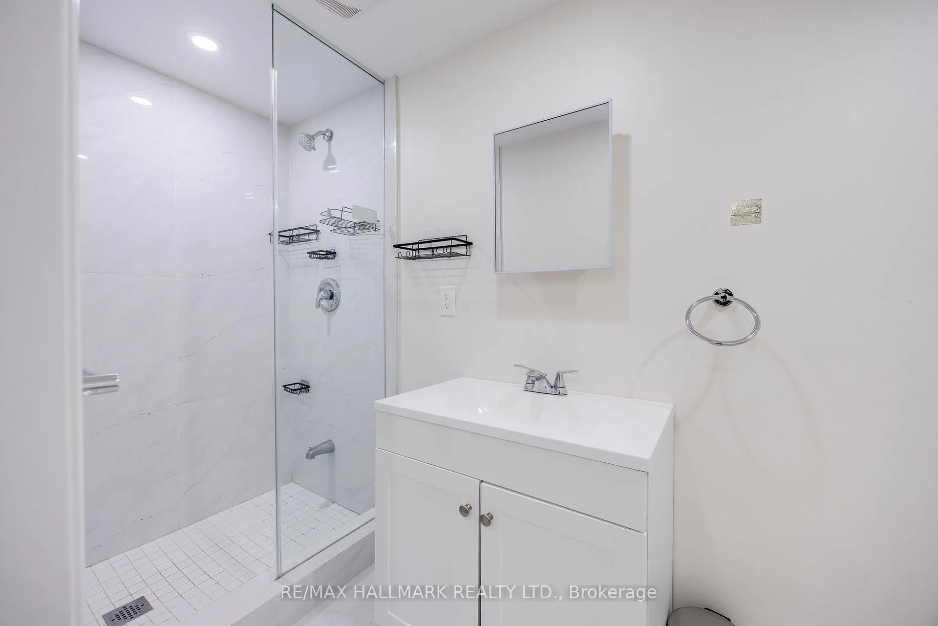 Photo 33 of 59 Sandringham Drive, Toronto, Bedford Park-Nortown — HOMEH
