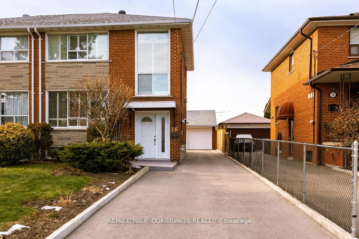 Photo 3 of 16 Martini Drive, North York, Brookhaven-Amesbury — HOMEH
