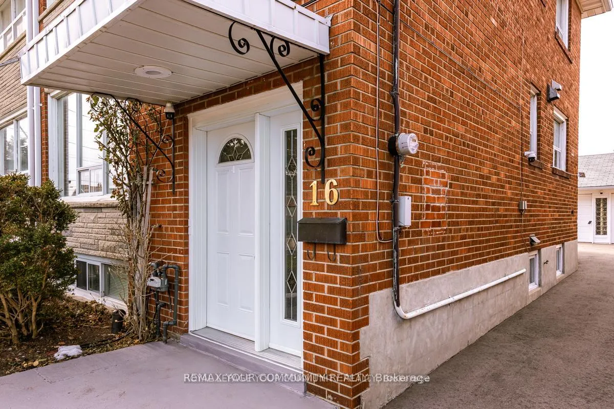 Photo 4 of 16 Martini Drive, North York, Brookhaven-Amesbury — HOMEH