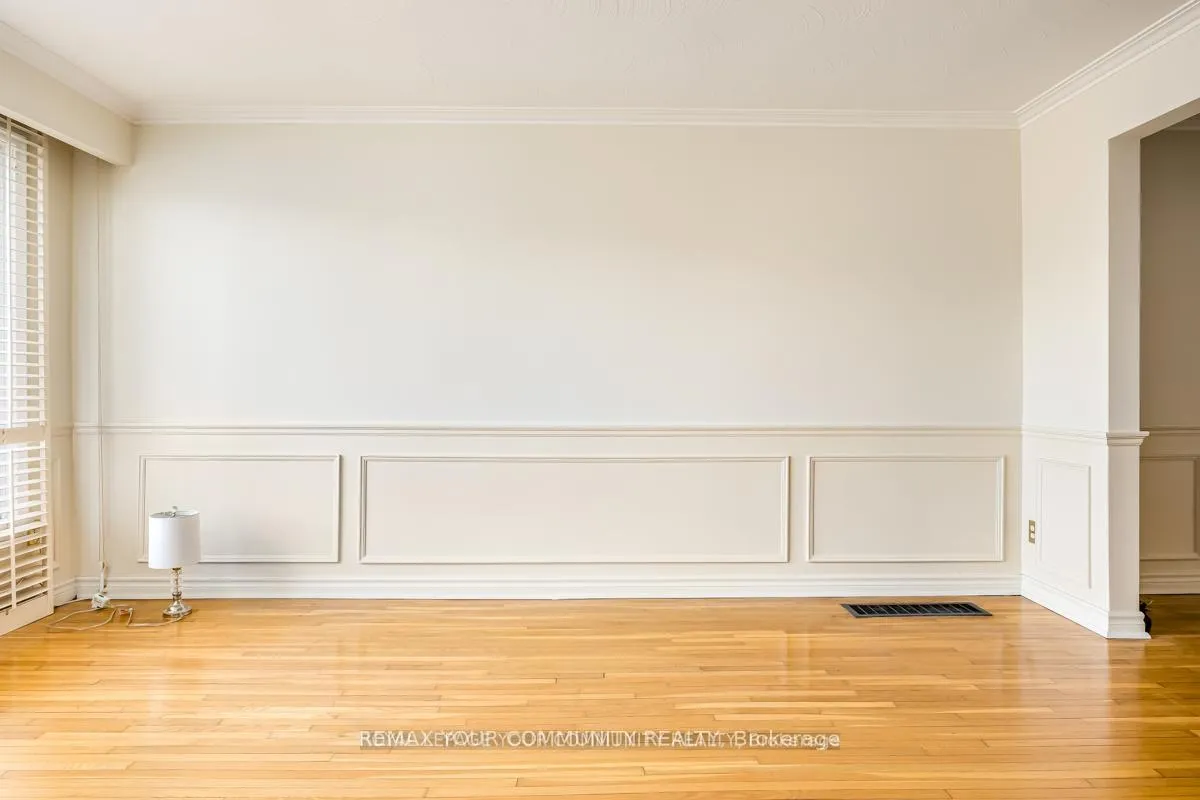 Photo 6 of 16 Martini Drive, North York, Brookhaven-Amesbury — HOMEH