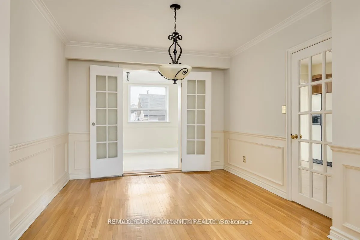 Photo 7 of 16 Martini Drive, North York, Brookhaven-Amesbury — HOMEH