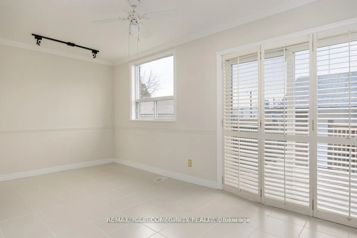 Photo 10 of 16 Martini Drive, North York, Brookhaven-Amesbury — HOMEH