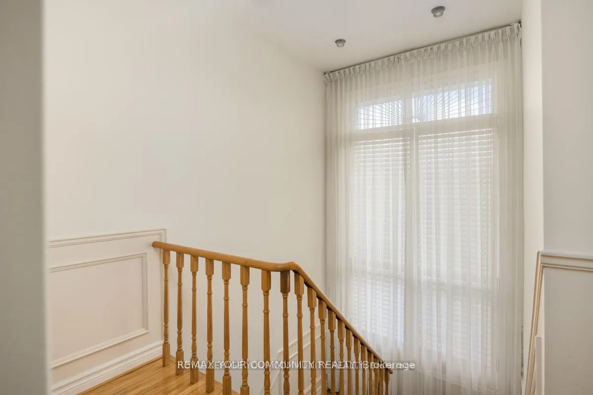Photo 16 of 16 Martini Drive, North York, Brookhaven-Amesbury — HOMEH