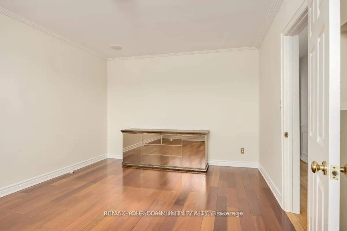 Photo 19 of 16 Martini Drive, North York, Brookhaven-Amesbury — HOMEH
