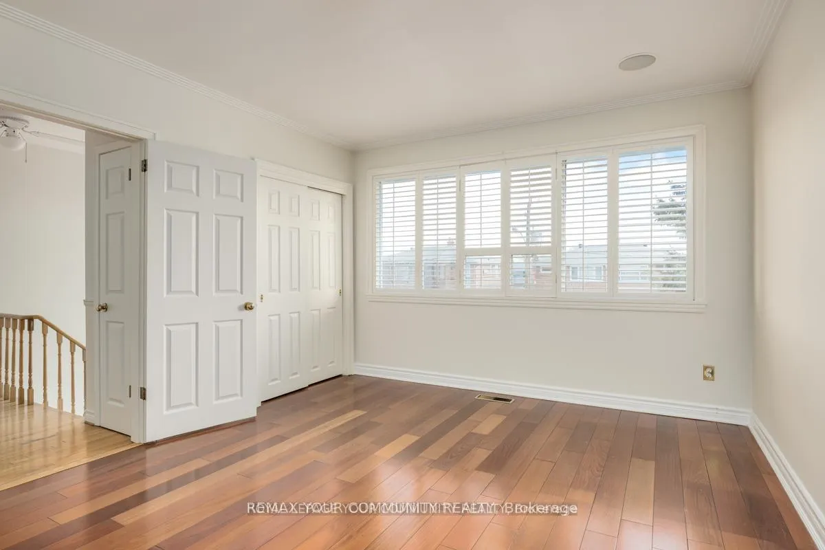 Photo 20 of 16 Martini Drive, North York, Brookhaven-Amesbury — HOMEH