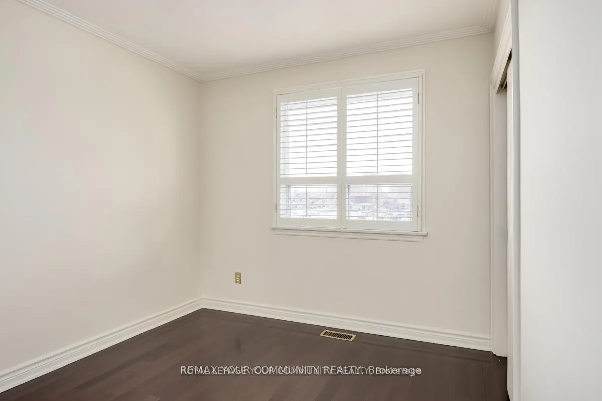 Photo 24 of 16 Martini Drive, North York, Brookhaven-Amesbury — HOMEH