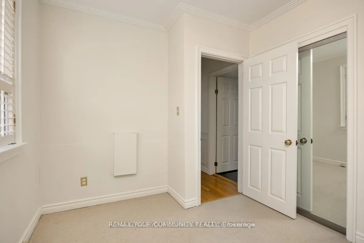 Photo 29 of 16 Martini Drive, North York, Brookhaven-Amesbury — HOMEH