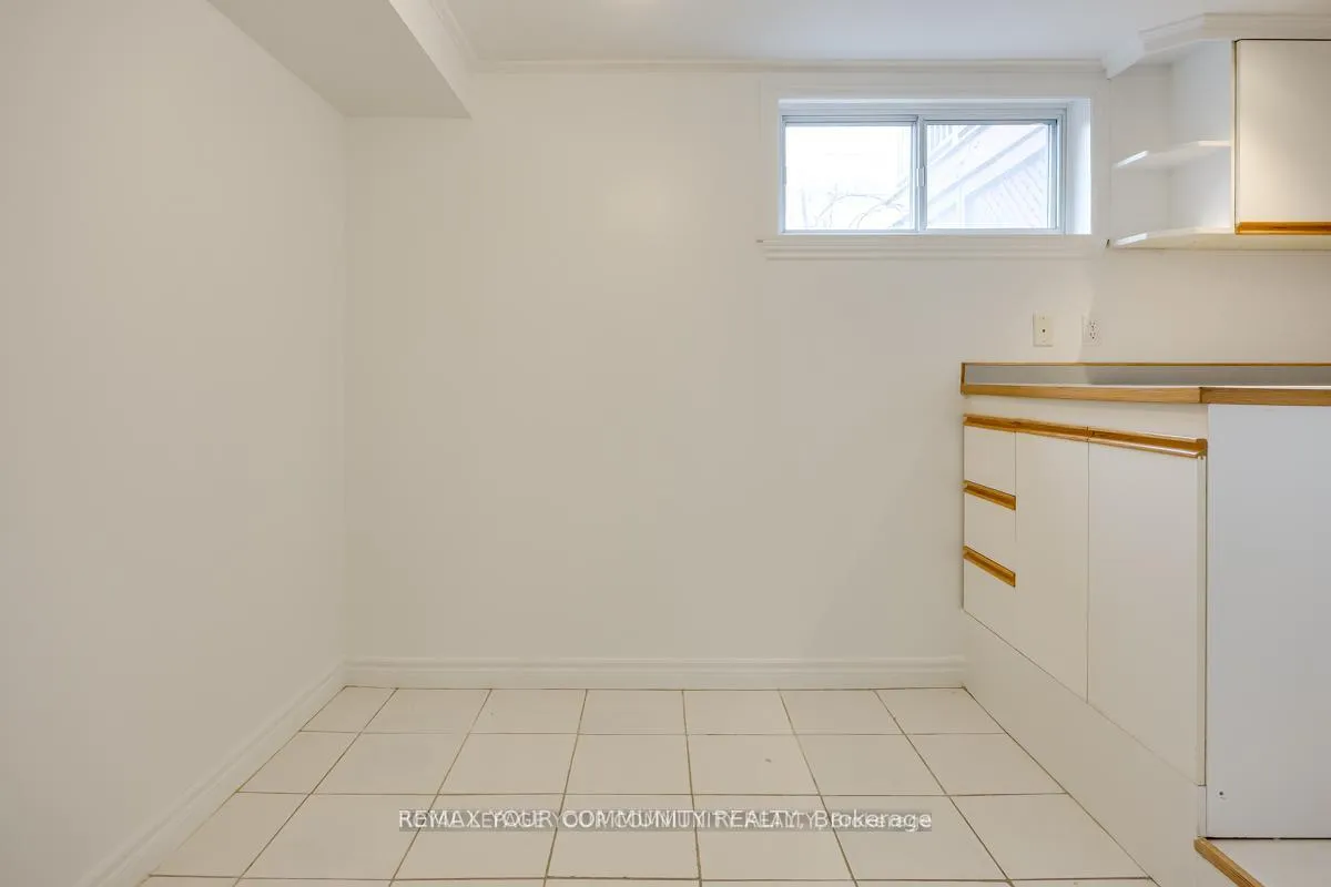 Photo 31 of 16 Martini Drive, North York, Brookhaven-Amesbury — HOMEH