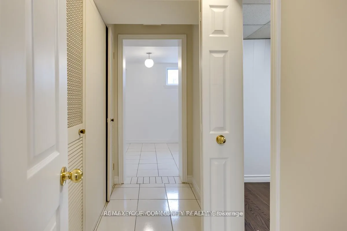 Photo 32 of 16 Martini Drive, North York, Brookhaven-Amesbury — HOMEH