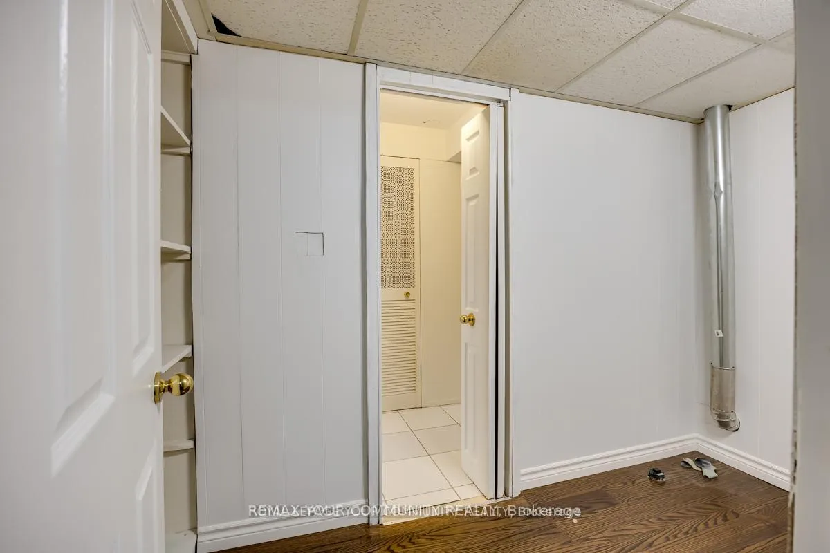 Photo 33 of 16 Martini Drive, North York, Brookhaven-Amesbury — HOMEH