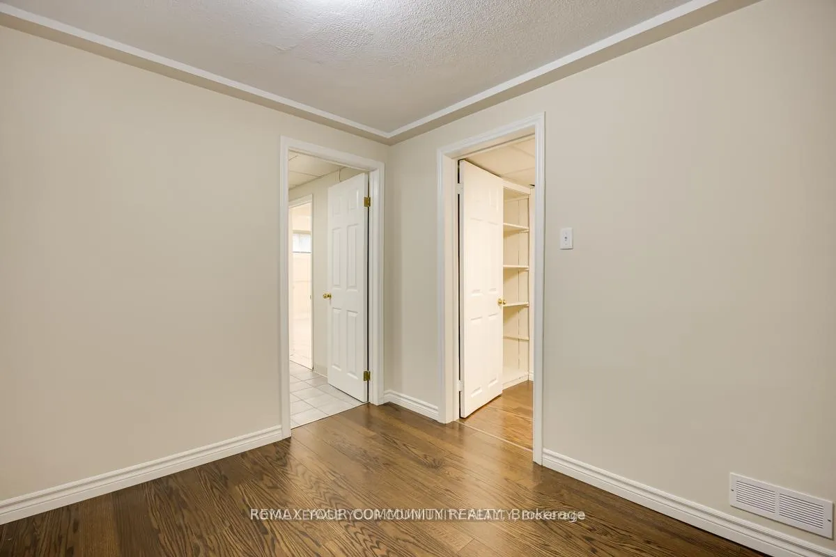 Photo 34 of 16 Martini Drive, North York, Brookhaven-Amesbury — HOMEH