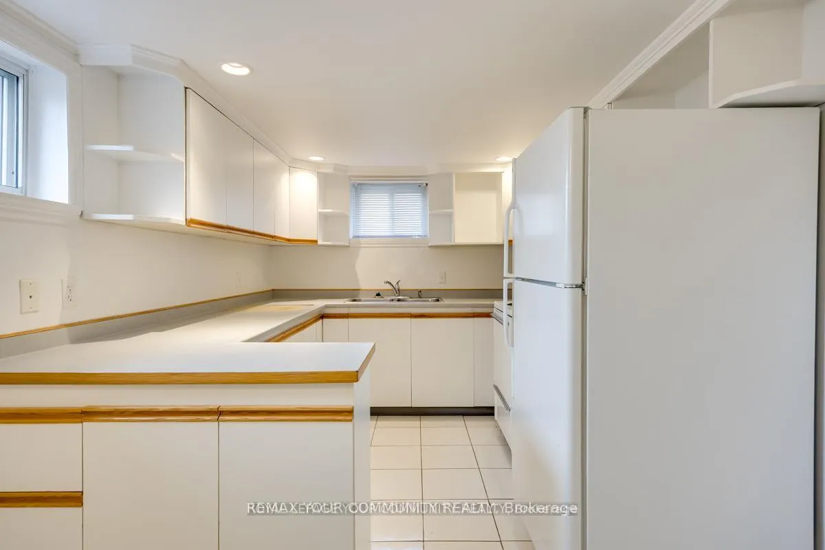 Photo 36 of 16 Martini Drive, North York, Brookhaven-Amesbury — HOMEH