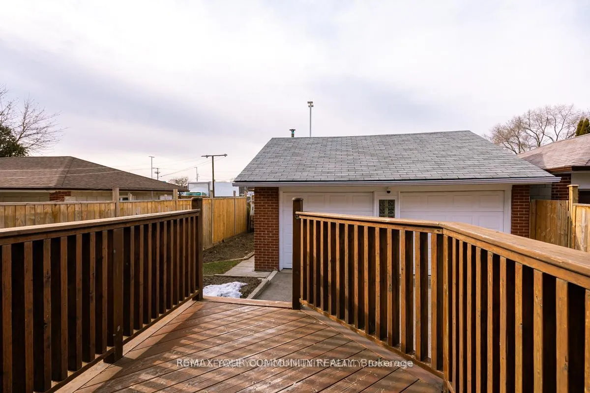 Photo 40 of 16 Martini Drive, North York, Brookhaven-Amesbury — HOMEH