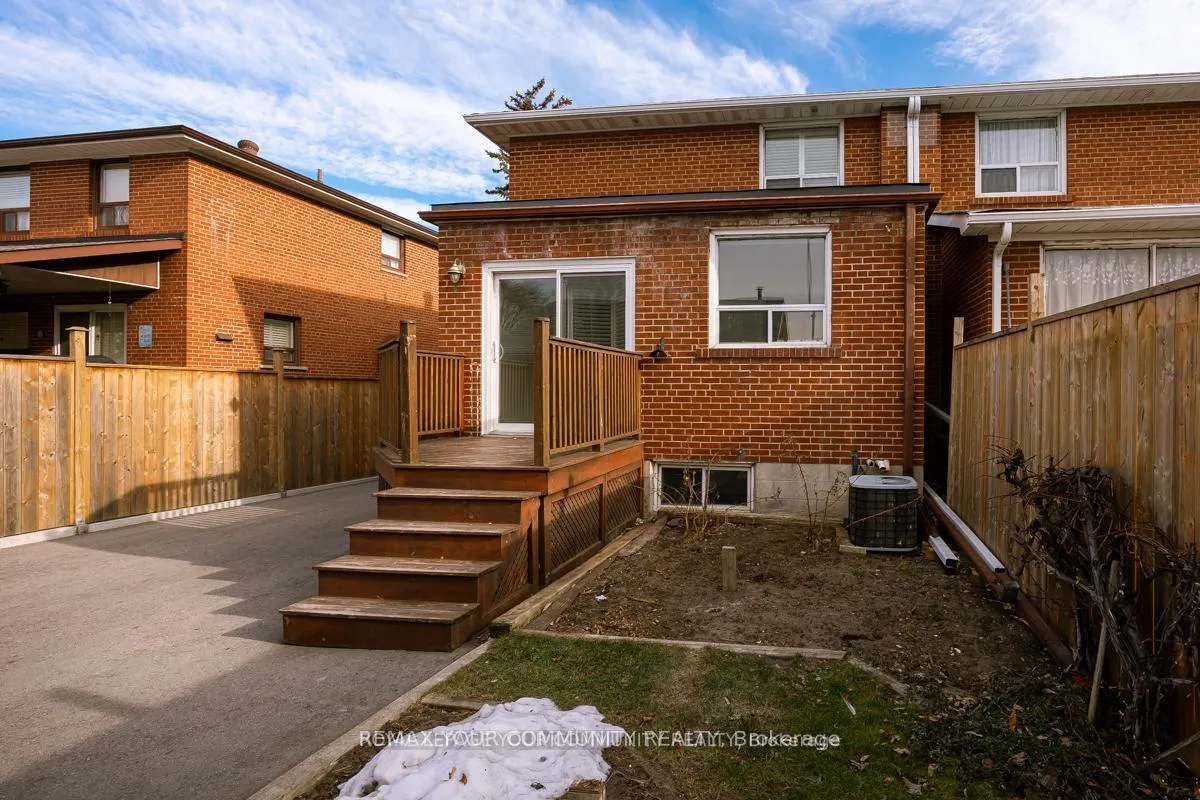 Photo 42 of 16 Martini Drive, North York, Brookhaven-Amesbury — HOMEH