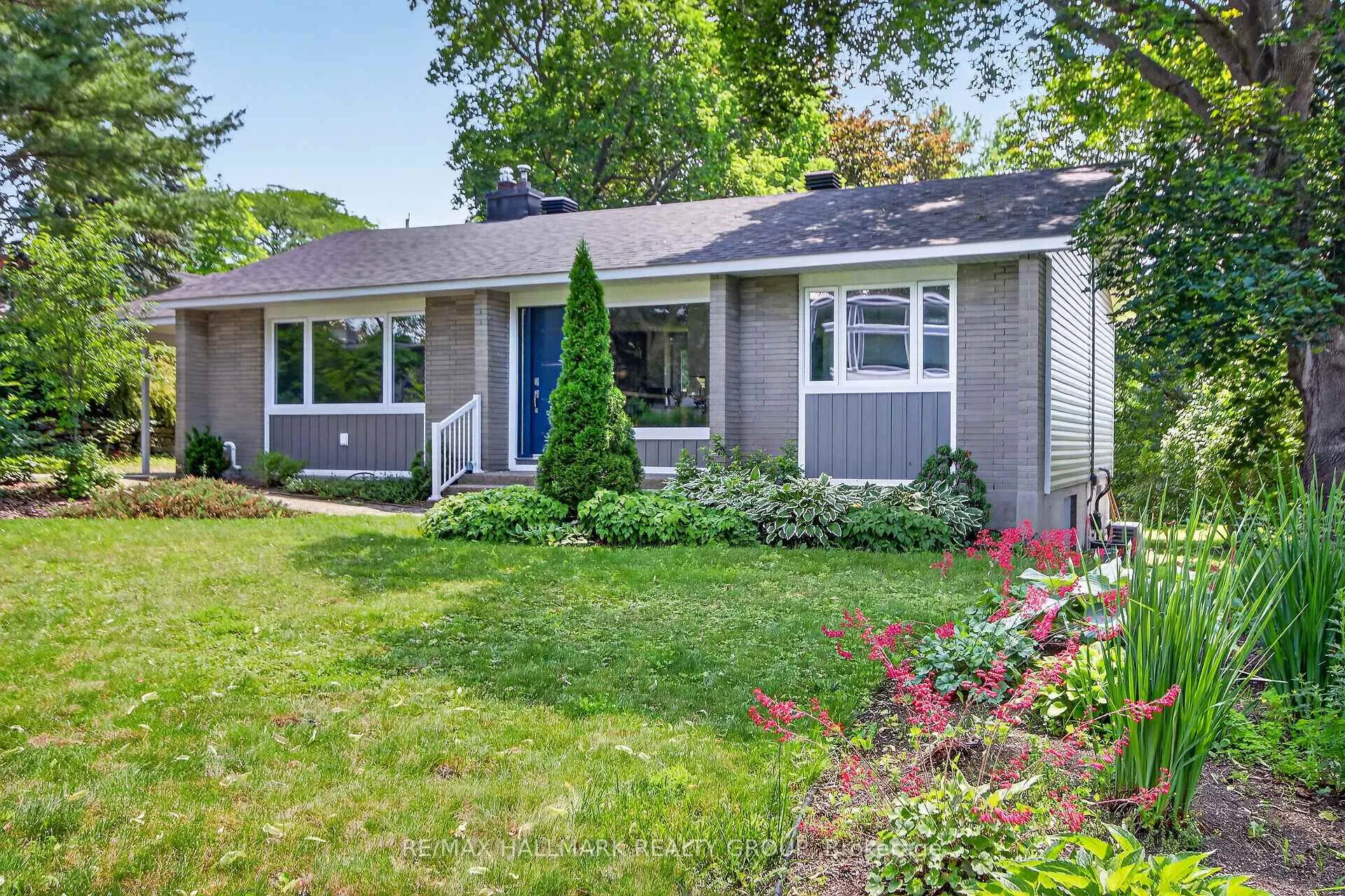 Photo 1 of 1054 Chelsea Drive, Ottawa, Viscount Alexander Park — HOMEH