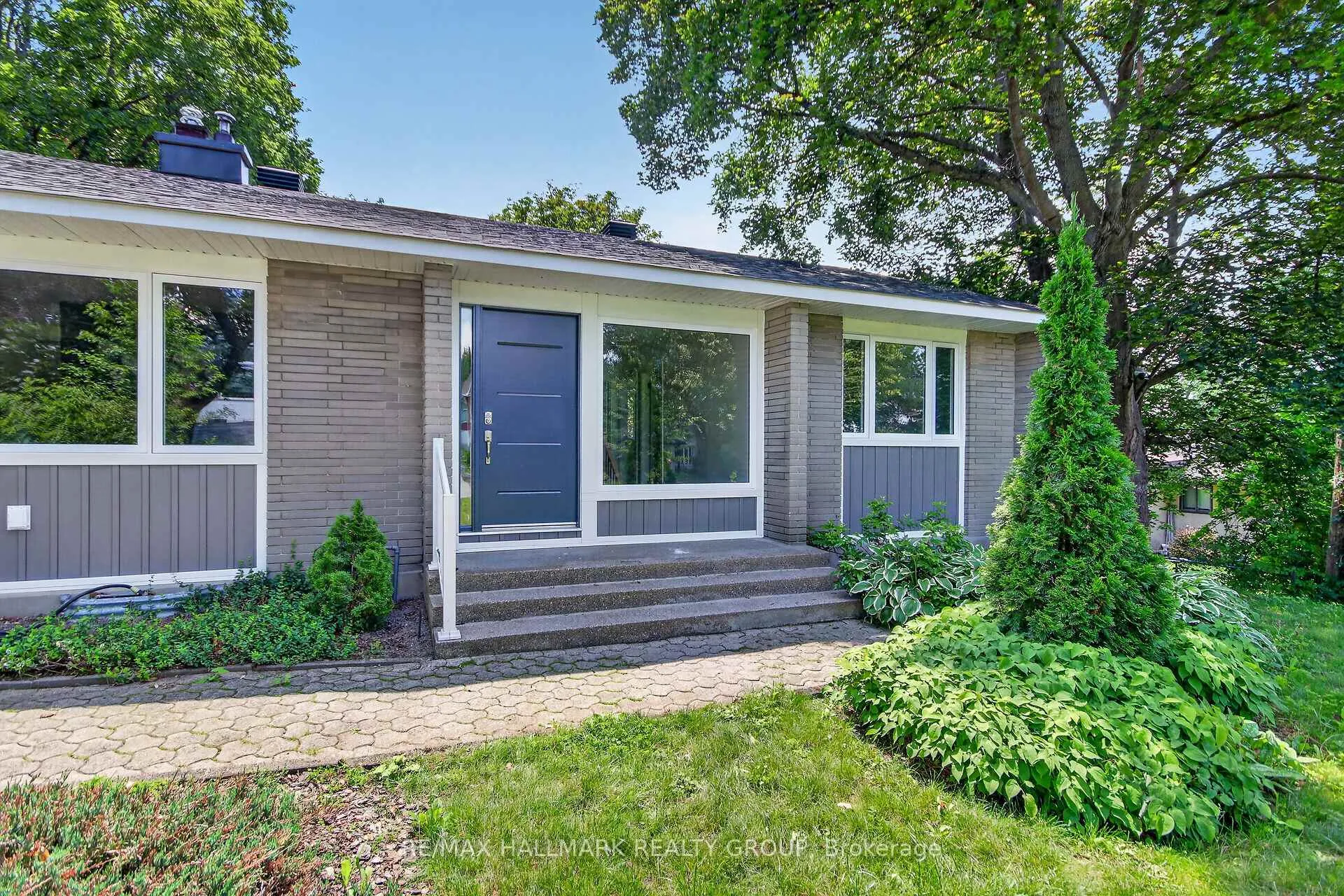 Photo 2 of 1054 Chelsea Drive, Ottawa, Viscount Alexander Park — HOMEH