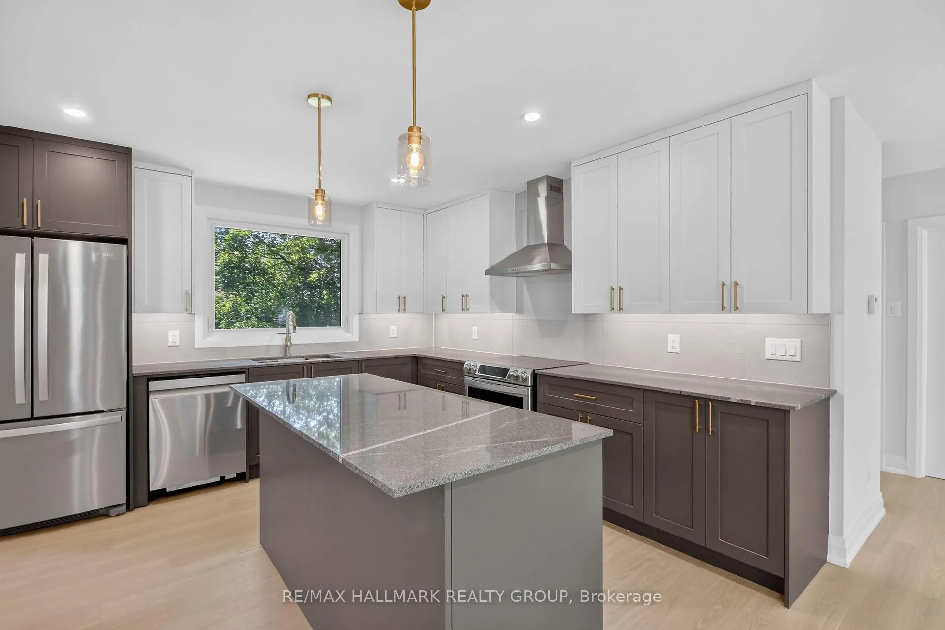 Photo 4 of 1054 Chelsea Drive, Ottawa, Viscount Alexander Park — HOMEH