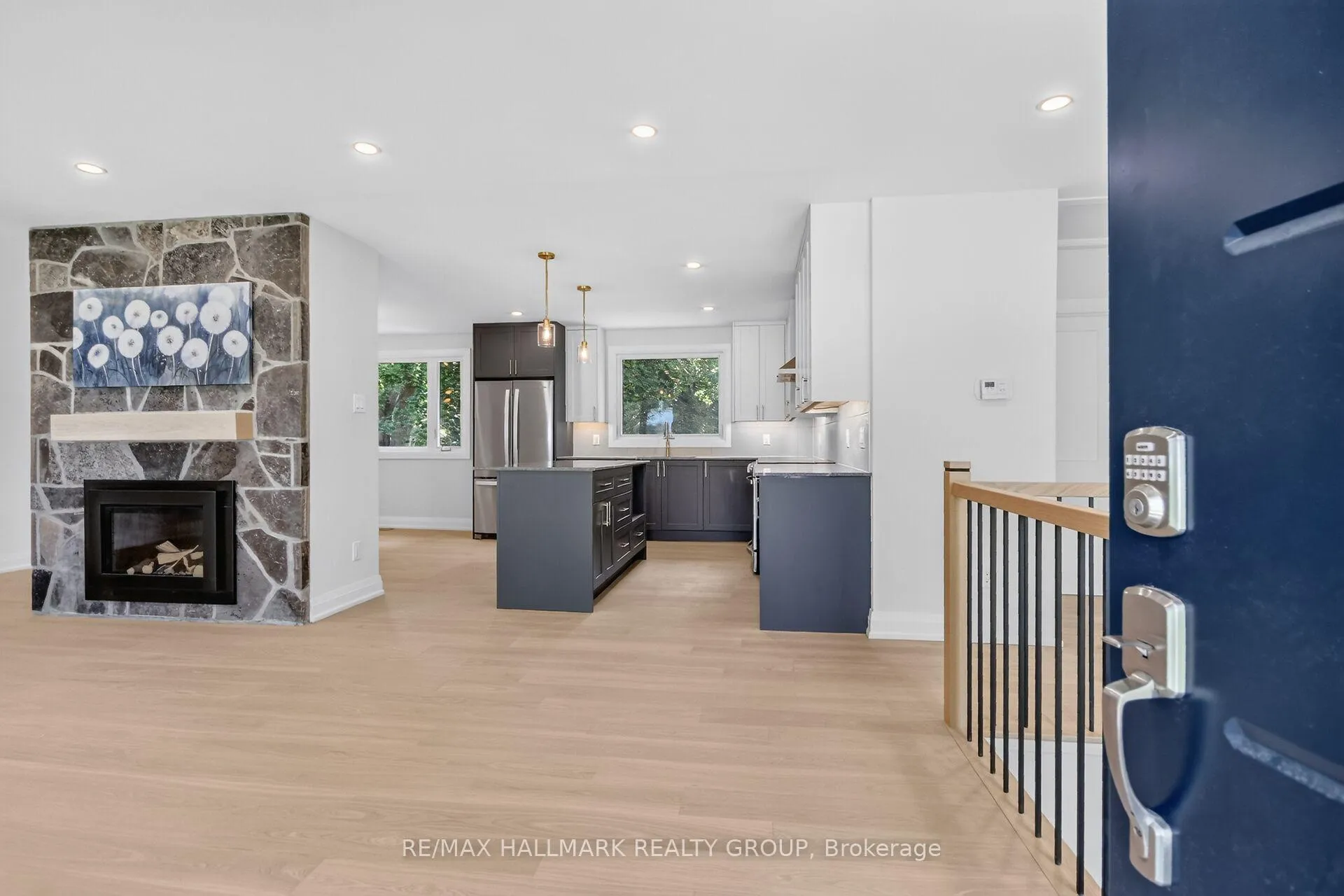 Photo 9 of 1054 Chelsea Drive, Ottawa, Viscount Alexander Park — HOMEH