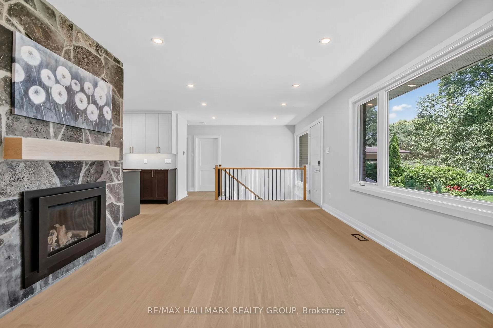Photo 11 of 1054 Chelsea Drive, Ottawa, Viscount Alexander Park — HOMEH