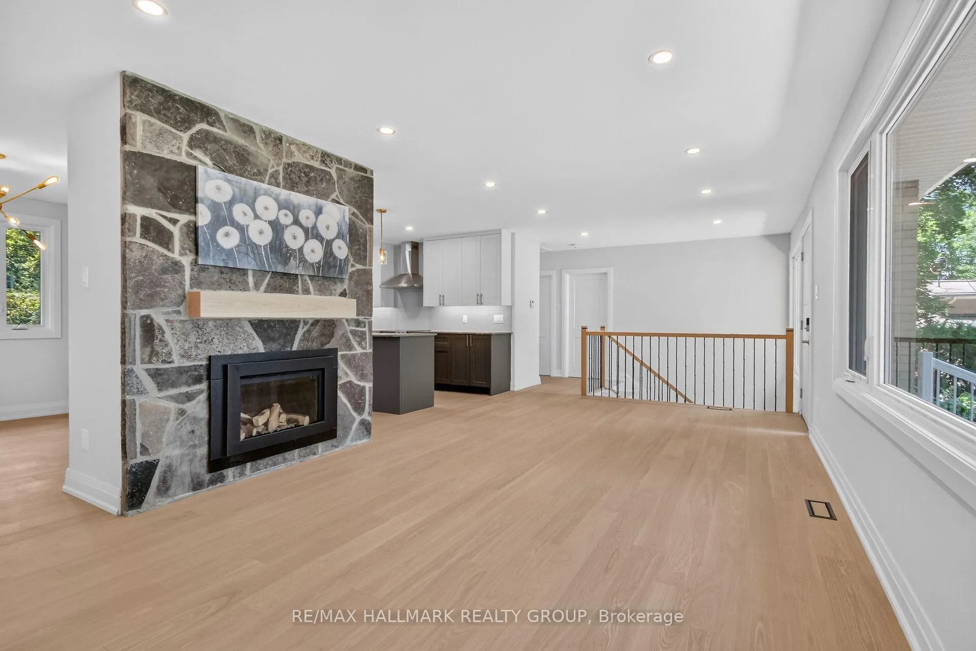Photo 12 of 1054 Chelsea Drive, Ottawa, Viscount Alexander Park — HOMEH