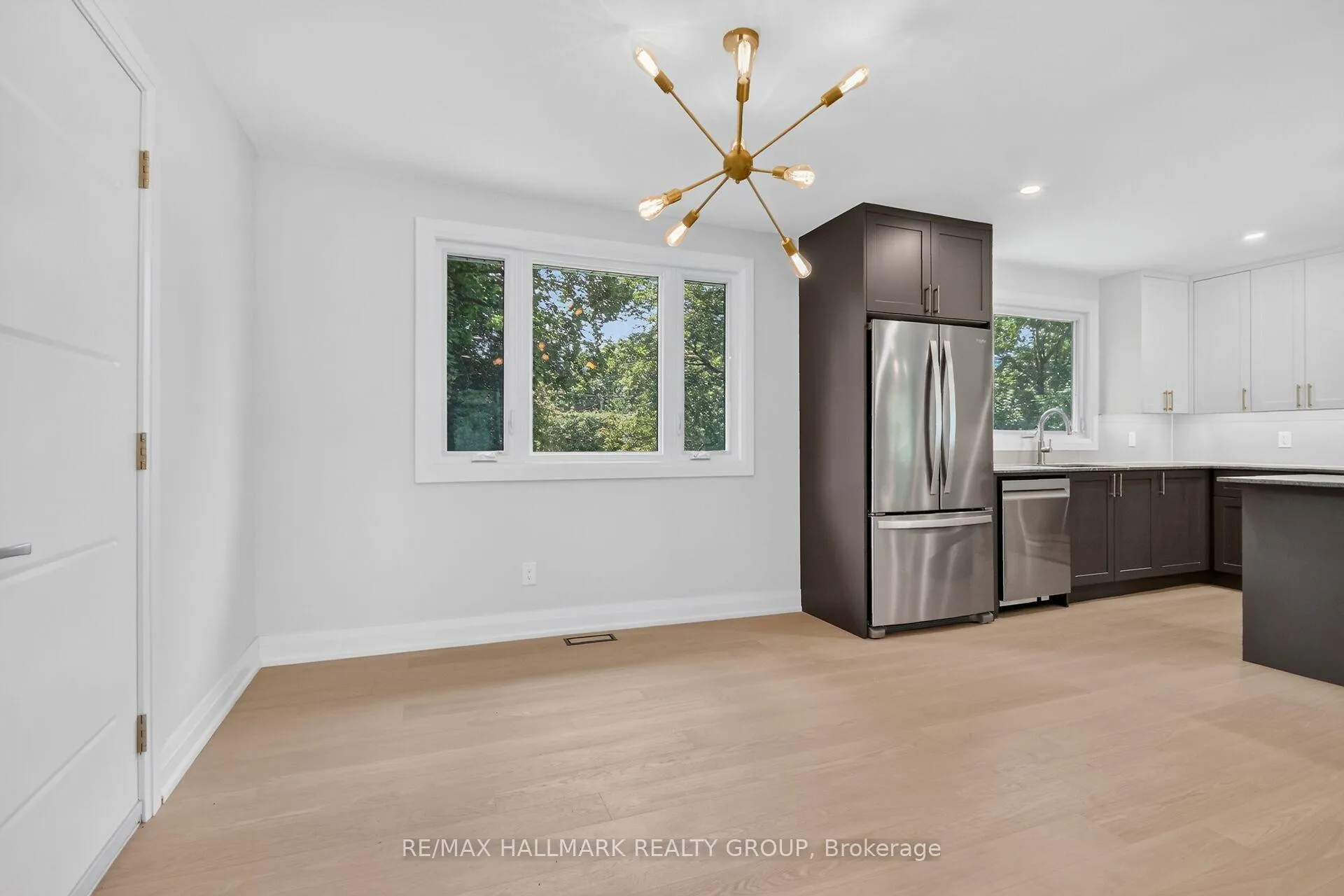 Photo 14 of 1054 Chelsea Drive, Ottawa, Viscount Alexander Park — HOMEH
