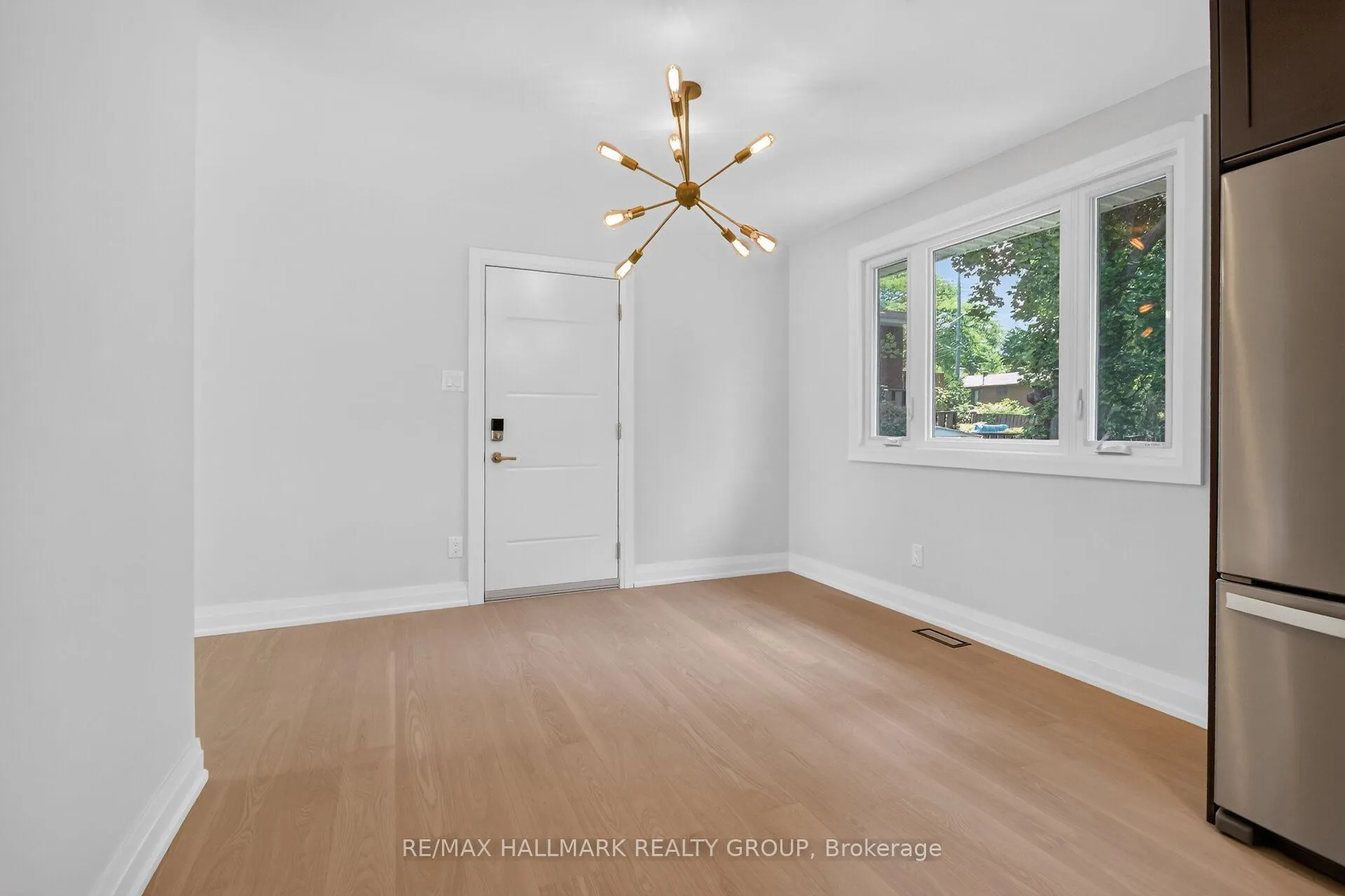Photo 15 of 1054 Chelsea Drive, Ottawa, Viscount Alexander Park — HOMEH