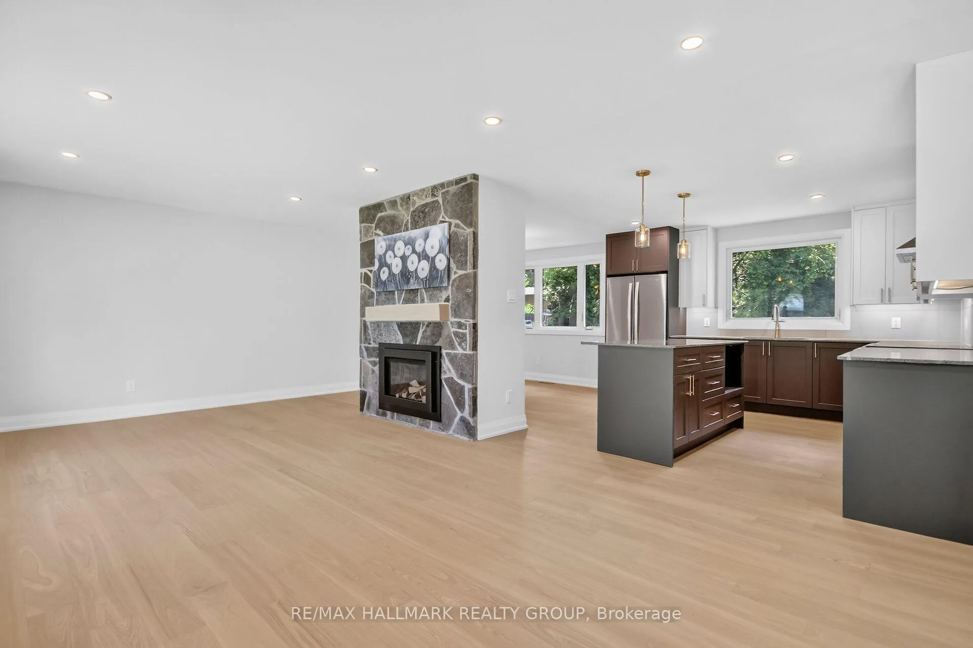 Photo 16 of 1054 Chelsea Drive, Ottawa, Viscount Alexander Park — HOMEH