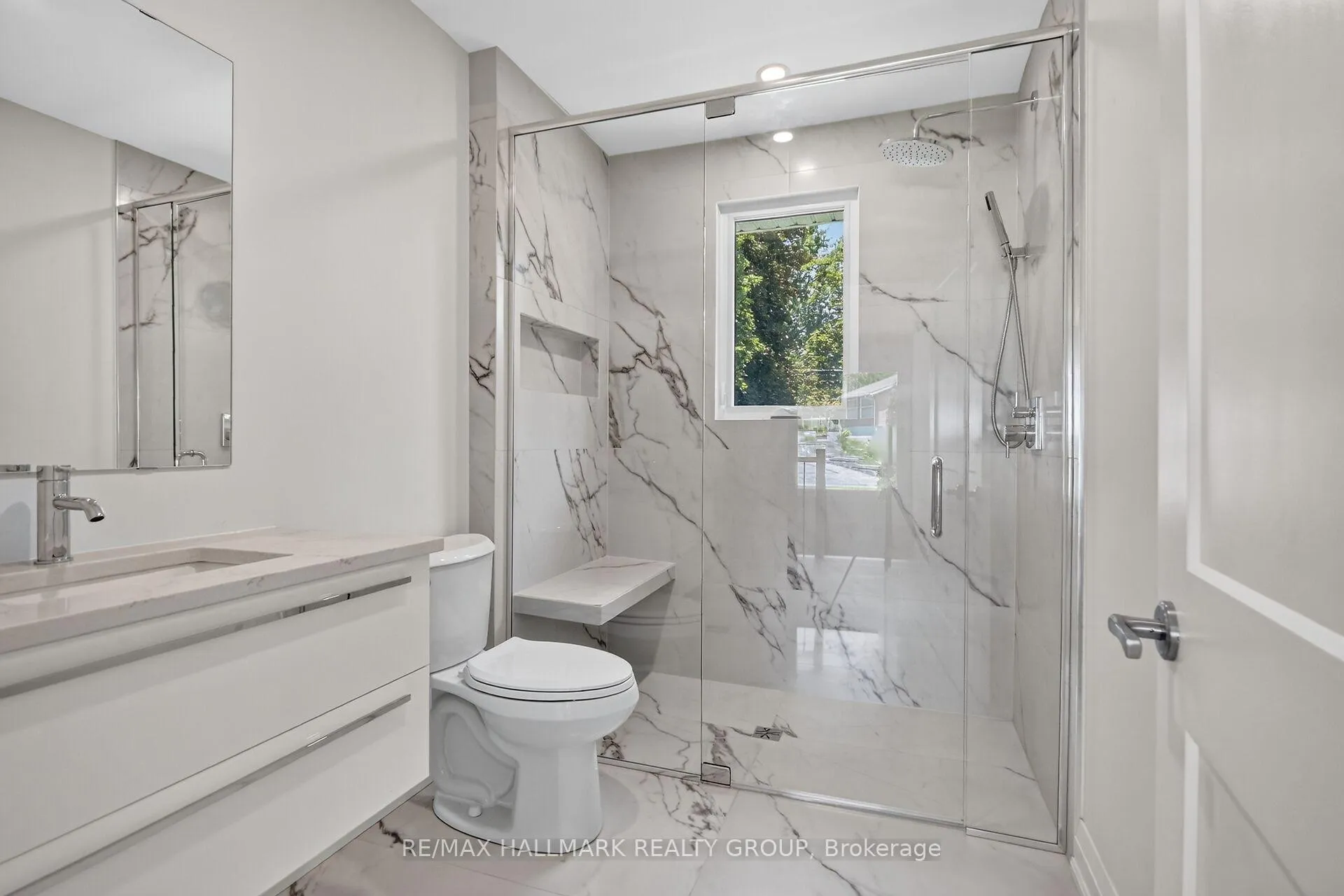 Photo 17 of 1054 Chelsea Drive, Ottawa, Viscount Alexander Park — HOMEH