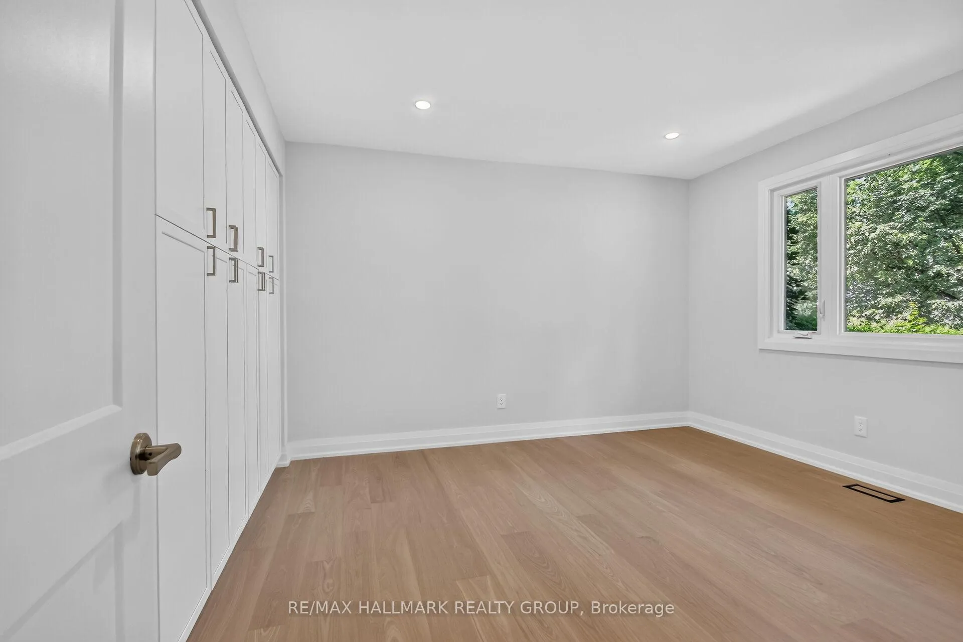 Photo 20 of 1054 Chelsea Drive, Ottawa, Viscount Alexander Park — HOMEH