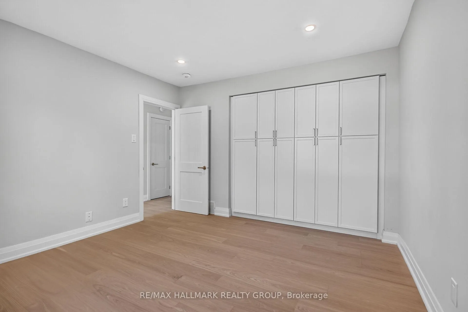 Photo 21 of 1054 Chelsea Drive, Ottawa, Viscount Alexander Park — HOMEH