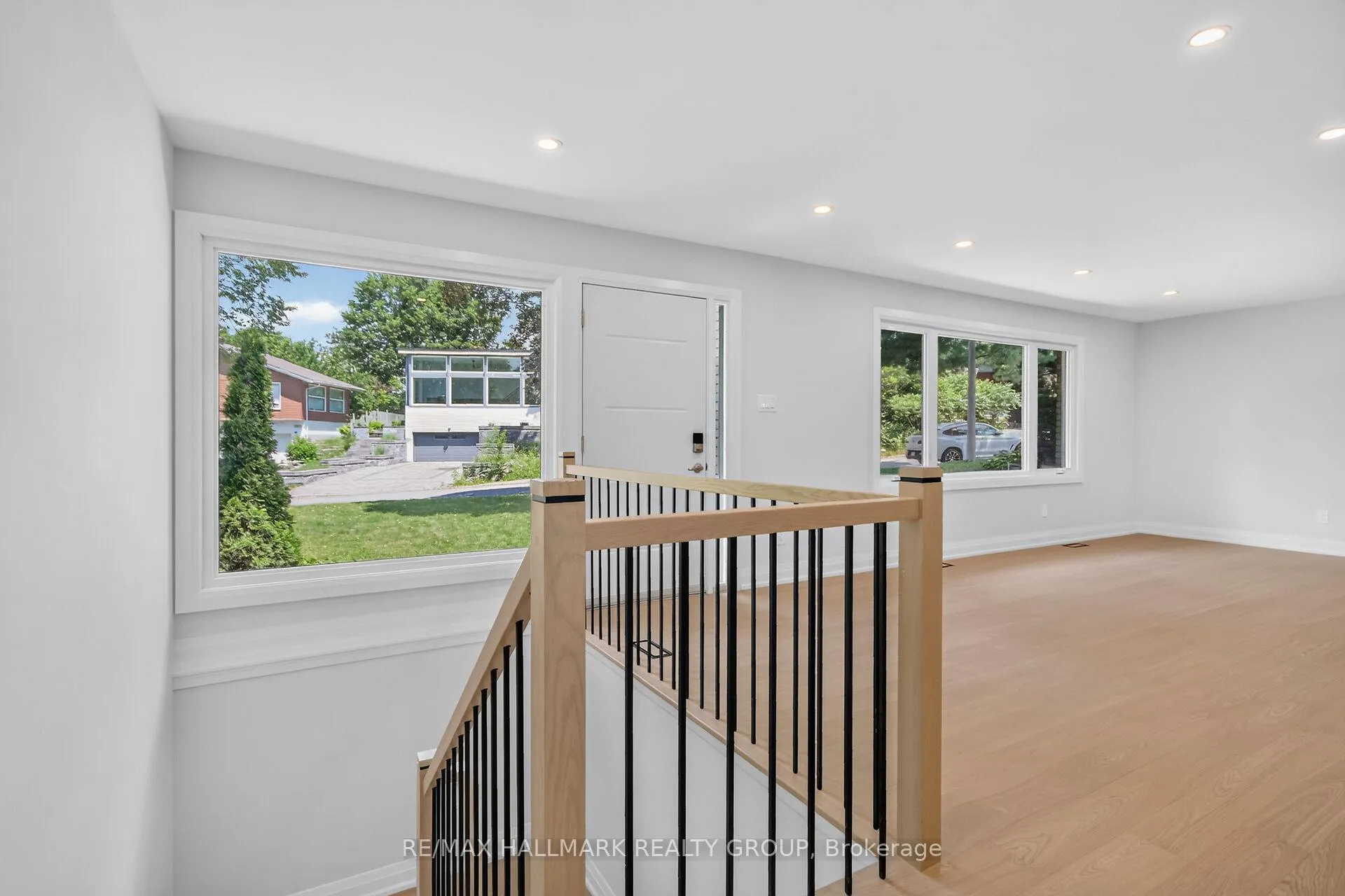 Photo 24 of 1054 Chelsea Drive, Ottawa, Viscount Alexander Park — HOMEH