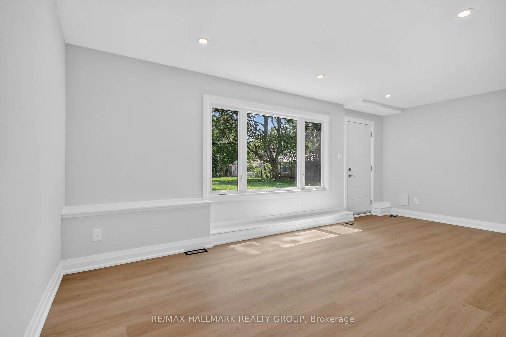 Photo 28 of 1054 Chelsea Drive, Ottawa, Viscount Alexander Park — HOMEH