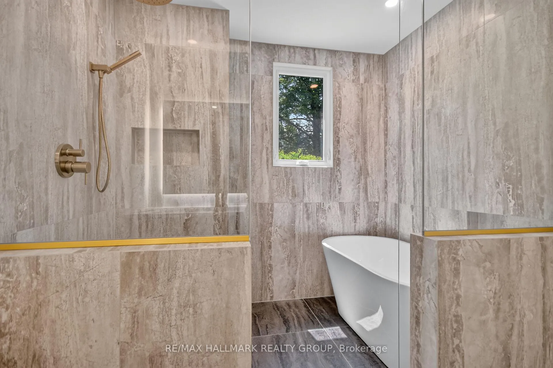Photo 31 of 1054 Chelsea Drive, Ottawa, Viscount Alexander Park — HOMEH