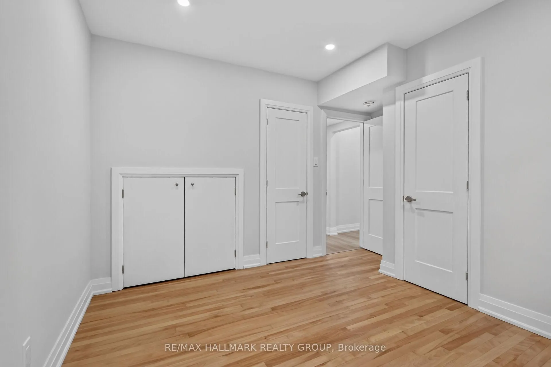 Photo 34 of 1054 Chelsea Drive, Ottawa, Viscount Alexander Park — HOMEH