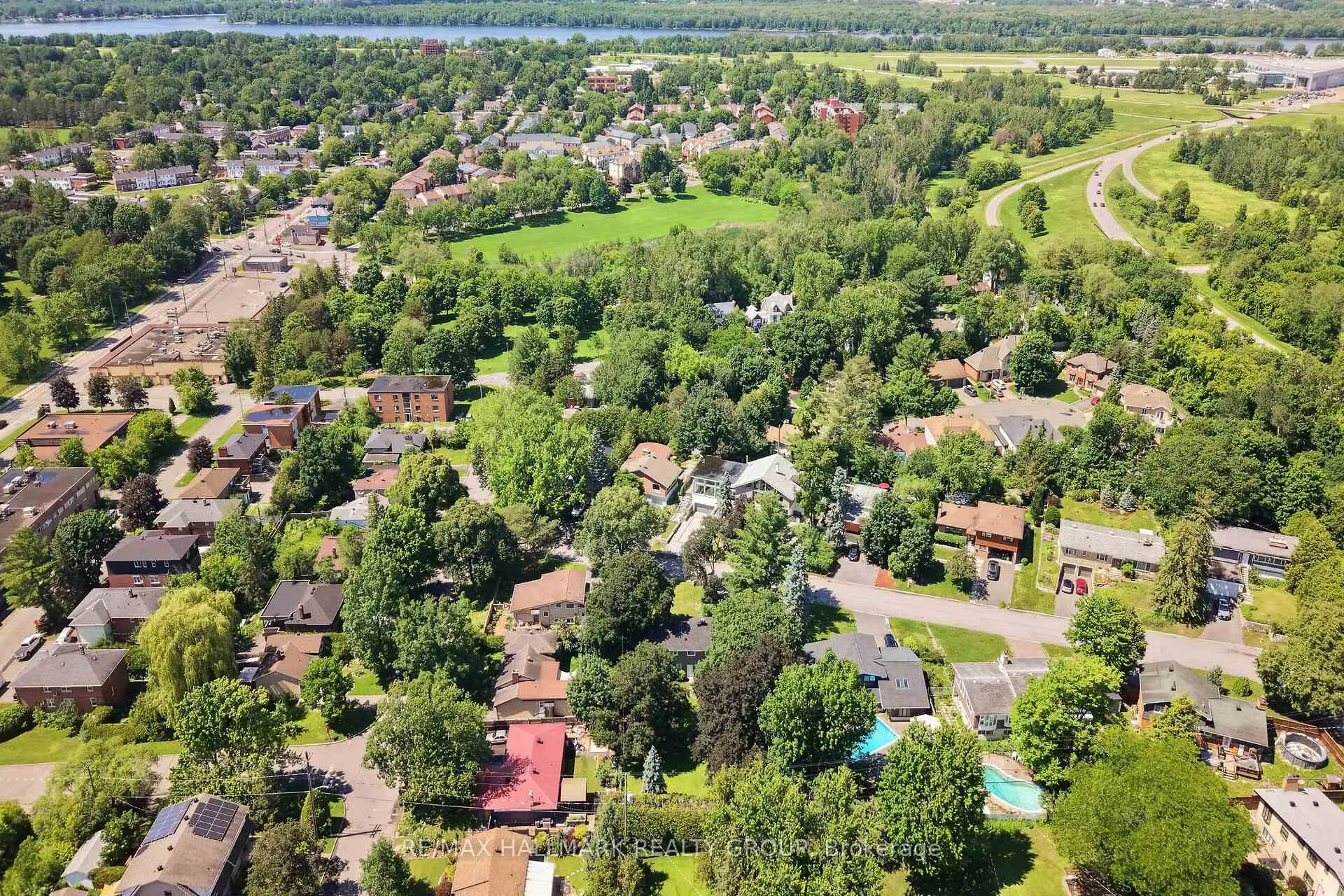 Photo 45 of 1054 Chelsea Drive, Ottawa, Viscount Alexander Park — HOMEH