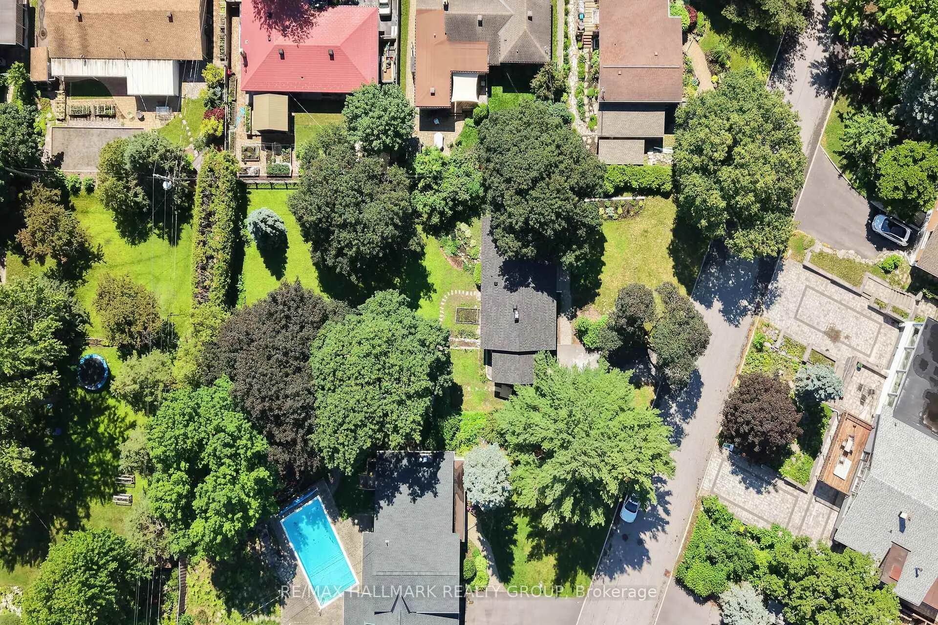 Photo 49 of 1054 Chelsea Drive, Ottawa, Viscount Alexander Park — HOMEH
